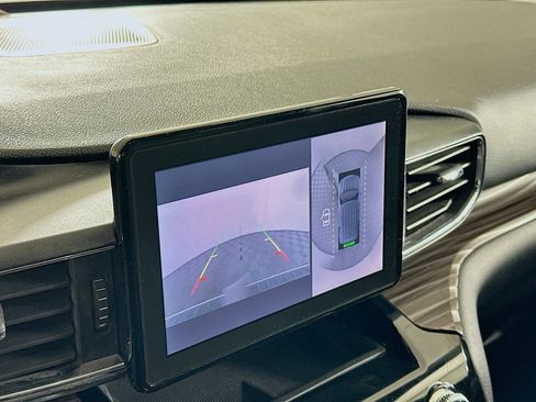 Used 2022 Ford Explorer Limited image 23