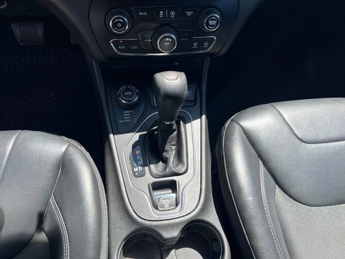 Used 2019 Jeep Cherokee Latitude Plus w/ Cold Weather Group image 8