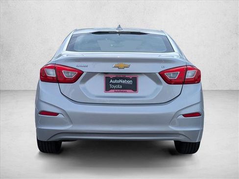 Used 2018 Chevrolet Cruze LT w/ Convenience Package FWD image 7