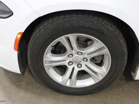 Used 2019 Dodge Charger SXT RWD image 35