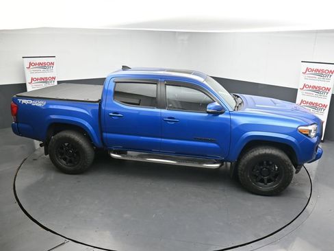 Used 2017 Toyota Tacoma TRD Sport image 17