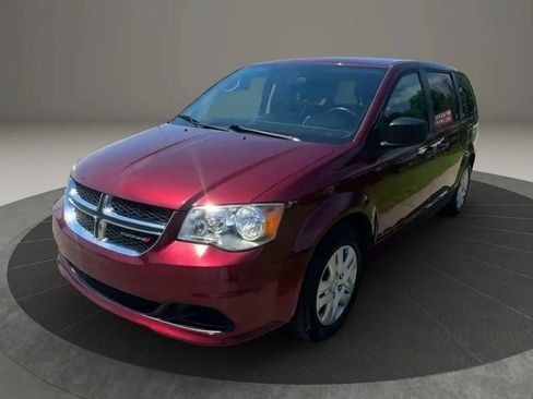 Used 2018 Dodge Grand Caravan SE FWD image 3