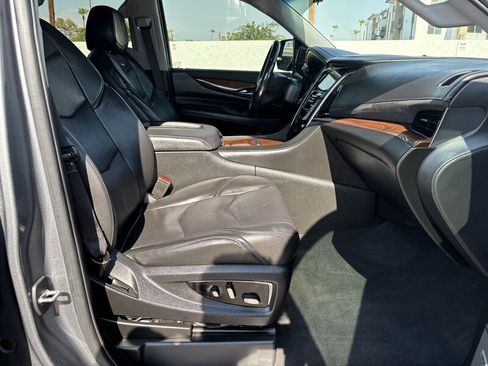 Used 2020 Cadillac Escalade Premium Luxury AWD/4WD image 28