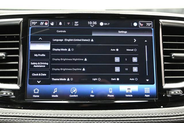 Certified 2024 Chrysler Pacifica Limited FWD image 40