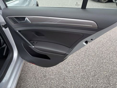 Used 2017 Volkswagen Golf Alltrack SEL image 16