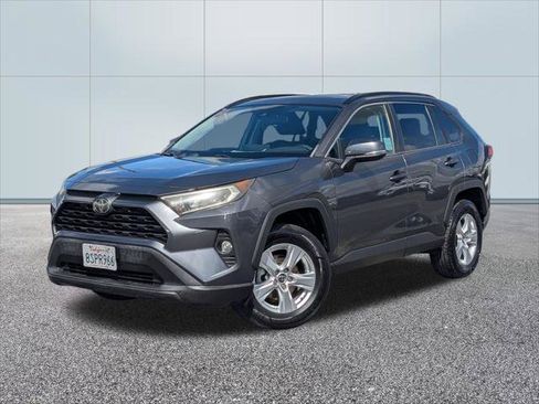 Used 2019 Toyota RAV4 XLE FWD image 1