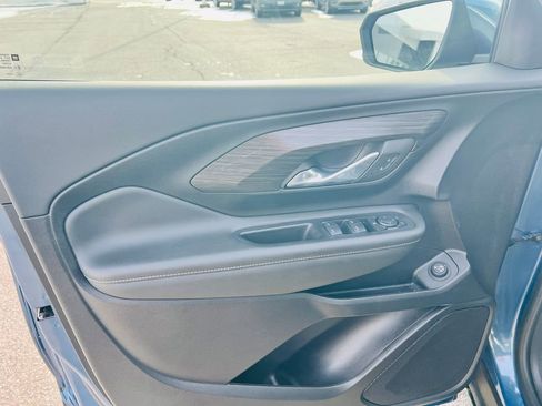 Used 2024 GMC Terrain SLE w/ Driver Convenience Package image 15