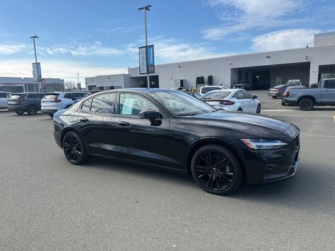 Used 2023 Volvo S60 B5 Plus w/ Climate Package image 2