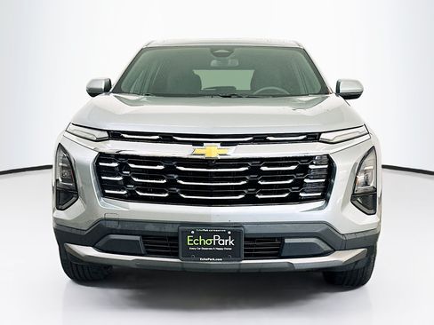 Used 2025 Chevrolet Equinox LT AWD/4WD image 2