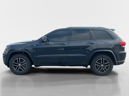Used 2017 Jeep Grand Cherokee Trailhawk AWD/4WD image 2