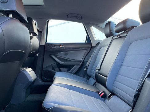 Used 2025 Volkswagen Jetta SE image 27