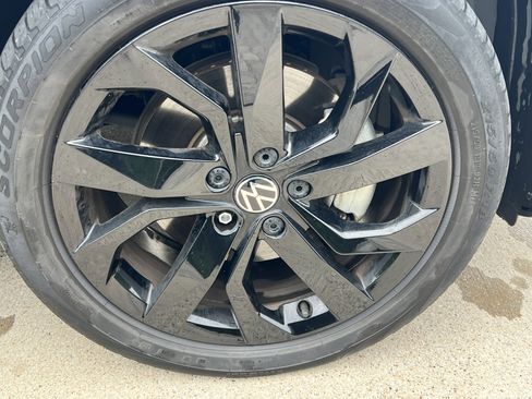 Certified 2023 Volkswagen Taos SE w/ Panoramic Sunroof Package FWD image 12