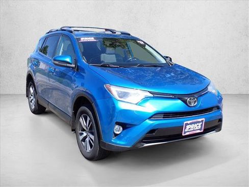 Used 2017 Toyota RAV4 XLE FWD image 6