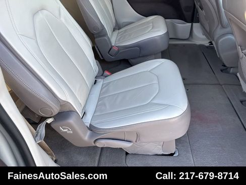 Used 2017 Chrysler Pacifica Touring-L image 59