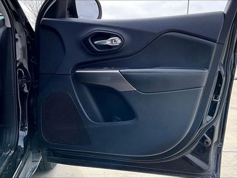 Used 2019 Jeep Cherokee Limited w/ Technology Group image 22