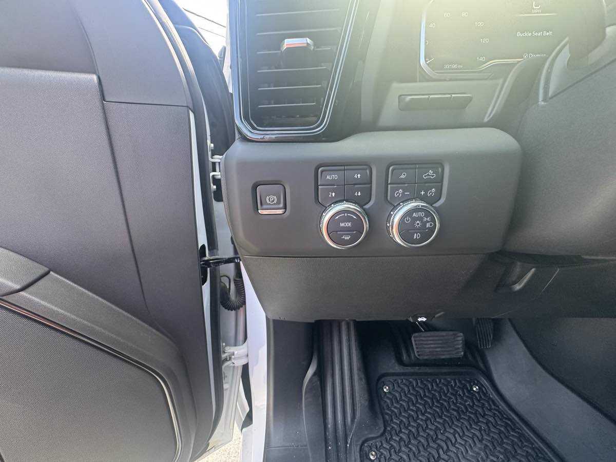 Used 2024 GMC Sierra 2500 AT4 w/ AT4 Premium Plus Package AWD/4WD image 13