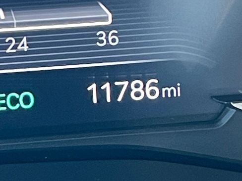 Used 2025 Genesis G70 2.5T image 40