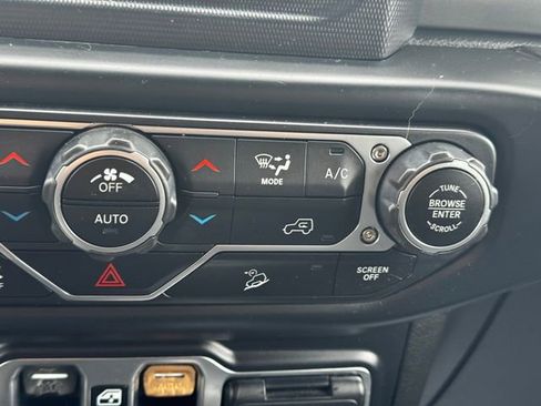 Certified 2019 Jeep Wrangler Unlimited Sahara image 36