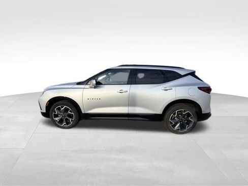 Used 2022 Chevrolet Blazer RS w/ Driver Confidence II Package AWD/4WD image 3