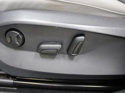 Used 2022 Volkswagen Taos SE AWD/4WD image 17