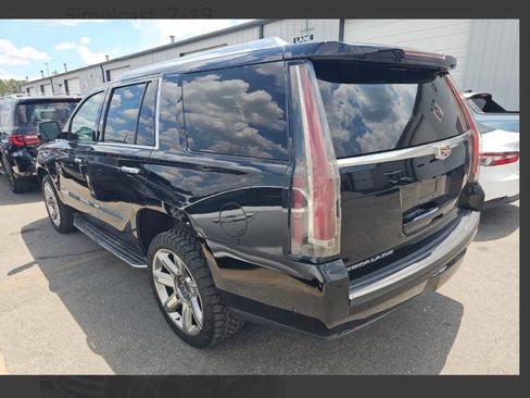 Used 2017 Cadillac Escalade Luxury AWD/4WD image 3
