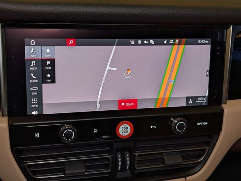 Certified 2026 Porsche Macan AWD/4WD image 24