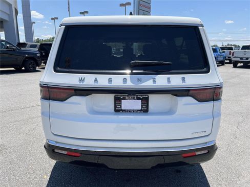 Used 2024 Jeep Wagoneer L Series II RWD image 19