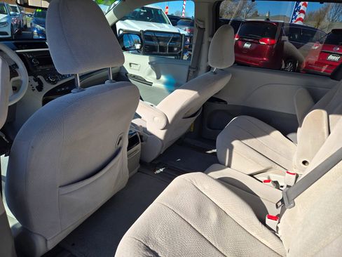 Used 2013 Toyota Sienna LE image 47