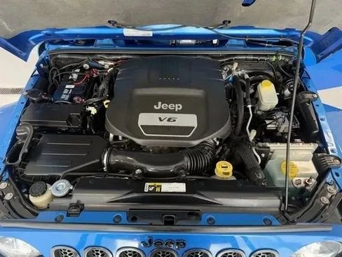 Used 2015 Jeep Wrangler Unlimited Sahara AWD/4WD image 39