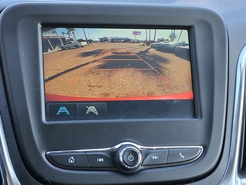 Used 2018 Chevrolet Equinox LT image 9