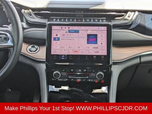 Used 2023 Jeep Grand Cherokee Summit w/ Adv Protech Group IV AWD/4WD image 17