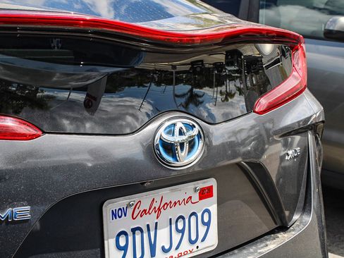Used 2022 Toyota Prius Prime XLE FWD image 14