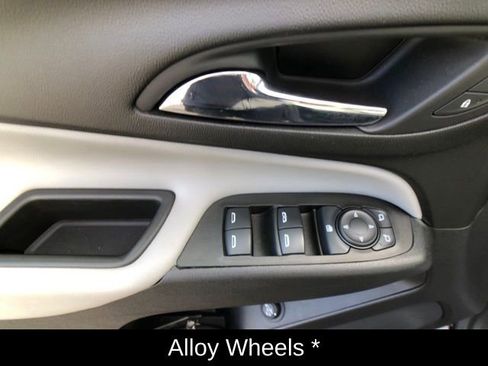 Used 2022 Chevrolet Equinox LT image 14