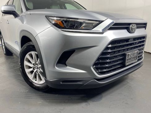 Used 2025 Toyota Grand Highlander FWD image 5