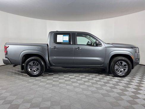 Used 2025 Nissan Frontier SV w/ SV Convenience Package RWD image 9