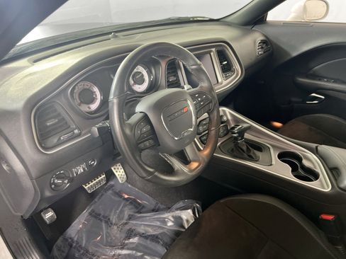 Used 2019 Dodge Challenger R/T w/ T/A Package image 9