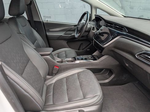 Used 2022 Chevrolet Bolt LT w/ Infotainment Package image 9