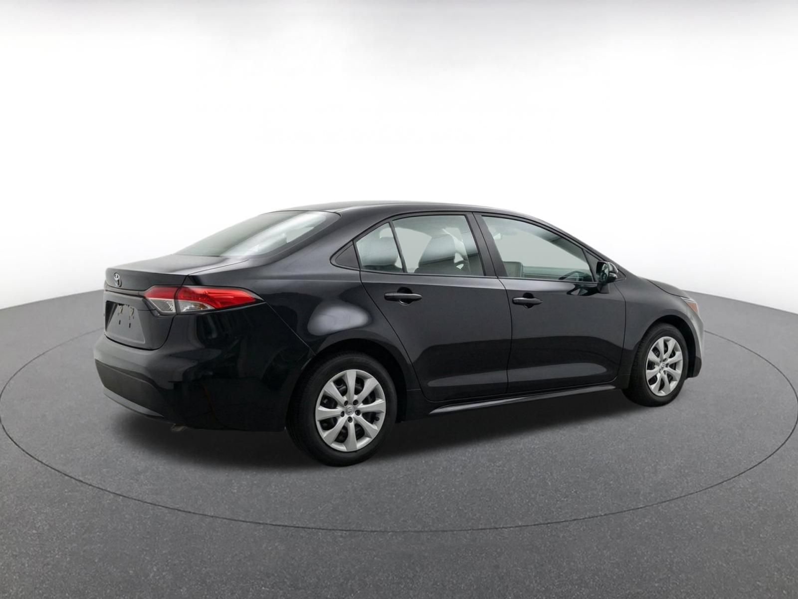 Used 2025 Toyota Corolla LE FWD image 8