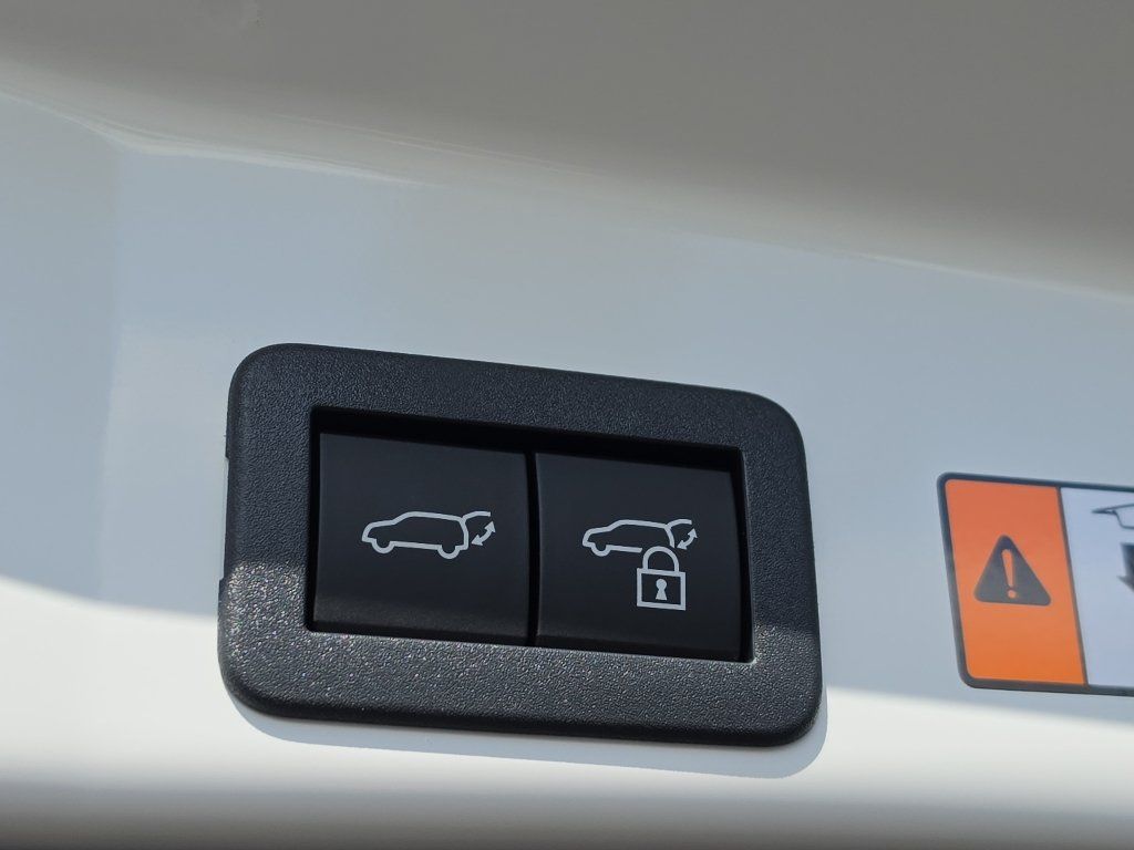 New 2026 Toyota RAV4 SE w/ Convenience Package FWD image 11