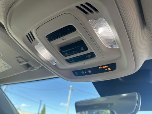 Used 2023 Buick Envision Avenir image 15