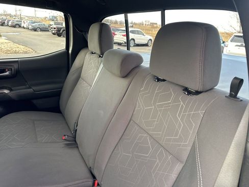 Used 2017 Toyota Tacoma TRD Off-Road image 19