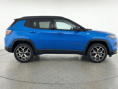Used 2025 Jeep Compass Limited AWD/4WD image 11