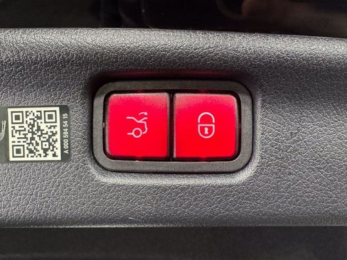 Certified 2025 Mercedes-Benz C 300 4MATIC Sedan image 28