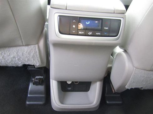 Used 2016 Toyota Highlander XLE image 34