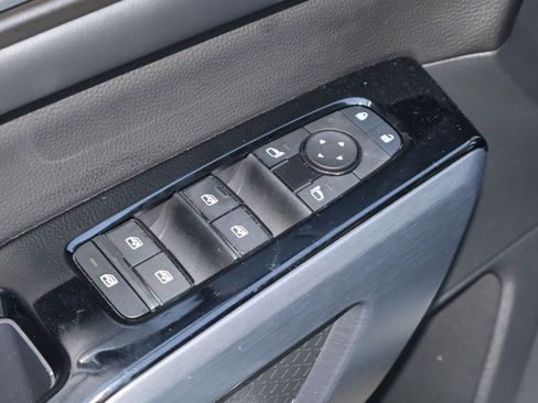 Used 2024 Nissan Pathfinder SL FWD image 22