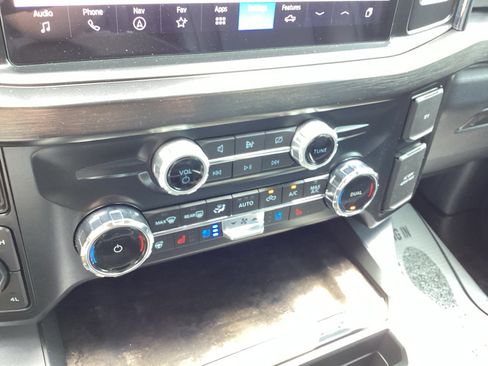 Used 2024 Ford F250 Lariat w/ Lariat Ultimate Package AWD/4WD image 28