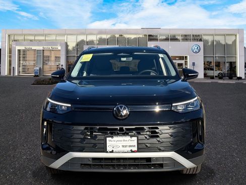 New 2025 Volkswagen Tiguan SE image 26