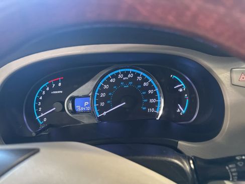 Used 2013 Toyota Sienna Limited image 23