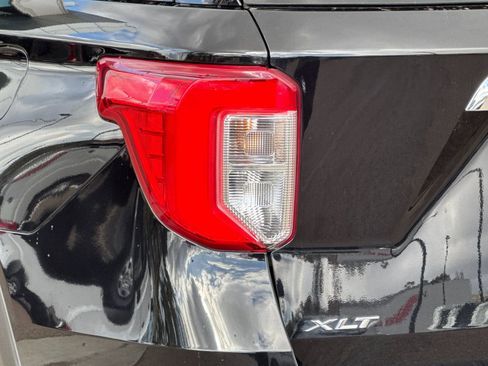 Used 2021 Ford Explorer XLT image 35