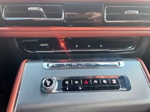 Used 2025 Lincoln Aviator Reserve w/ Equipment Group 201A AWD/4WD image 17